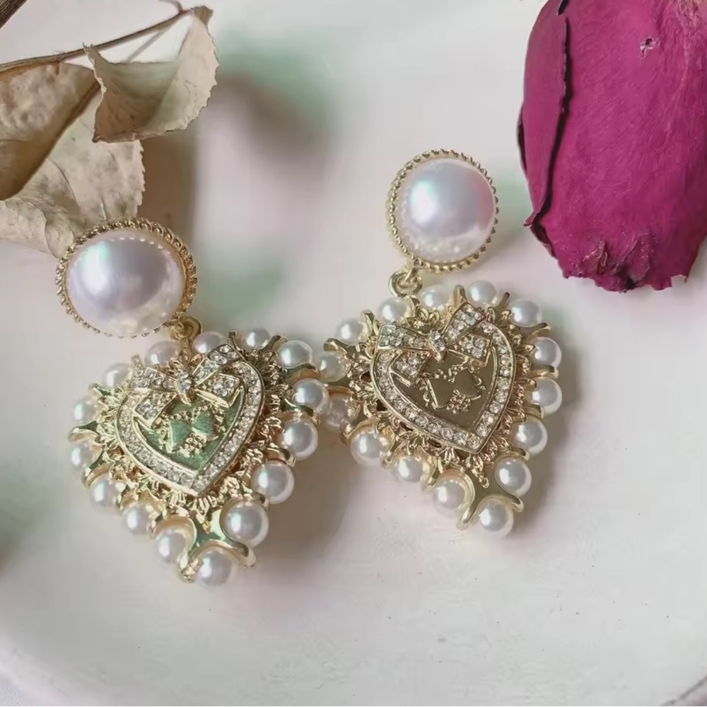 Baroque Pearl Heart Gold Earrings - Picture 5 of 7